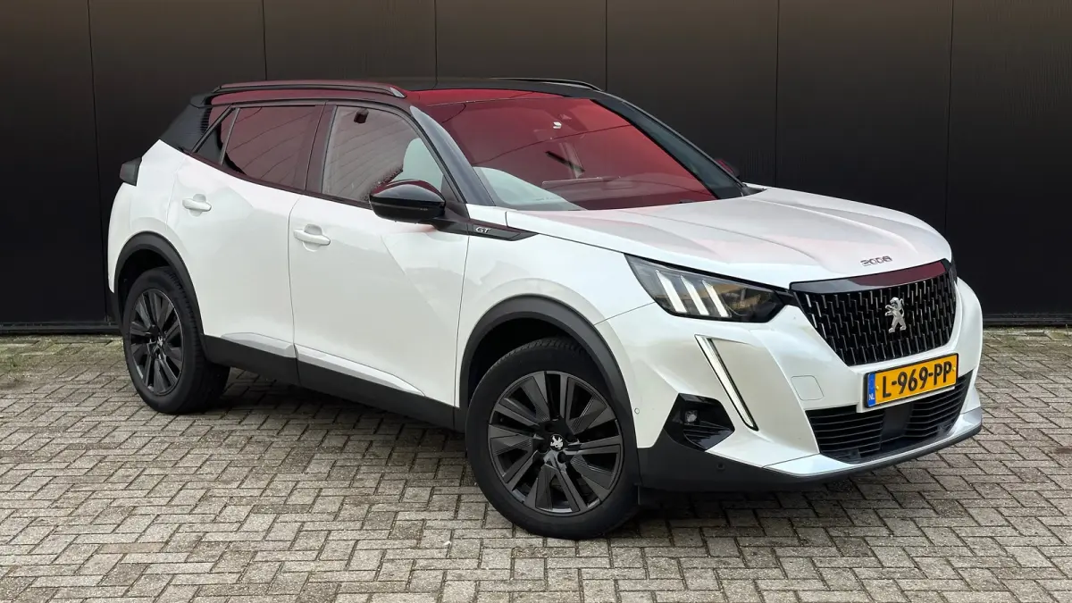 1.2 PureTech GT Pack | Apple Carplay / Android Auto | Focal geluid | Navigatie | Stoelverwarming | Adaptieve Cruise | Alcantara bekleding | Achterbank in delen neerklapbaar | Achteruitrijcam
