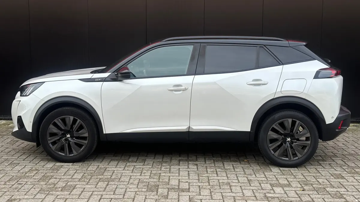 1.2 PureTech GT Pack | Apple Carplay / Android Auto | Focal geluid | Navigatie | Stoelverwarming | Adaptieve Cruise | Alcantara bekleding | Achterbank in delen neerklapbaar | Achteruitrijcam