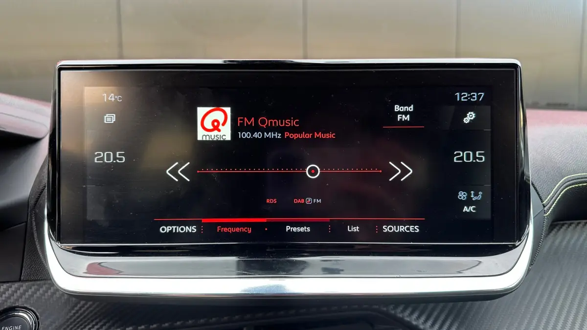 1.2 PureTech GT Pack | Apple Carplay / Android Auto | Focal geluid | Navigatie | Stoelverwarming | Adaptieve Cruise | Alcantara bekleding | Achterbank in delen neerklapbaar | Achteruitrijcam