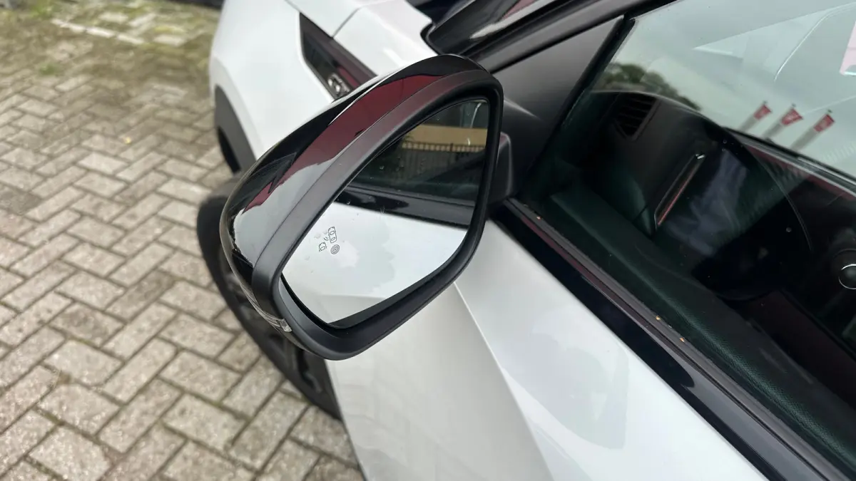 1.2 PureTech GT Pack | Apple Carplay / Android Auto | Focal geluid | Navigatie | Stoelverwarming | Adaptieve Cruise | Alcantara bekleding | Achterbank in delen neerklapbaar | Achteruitrijcam