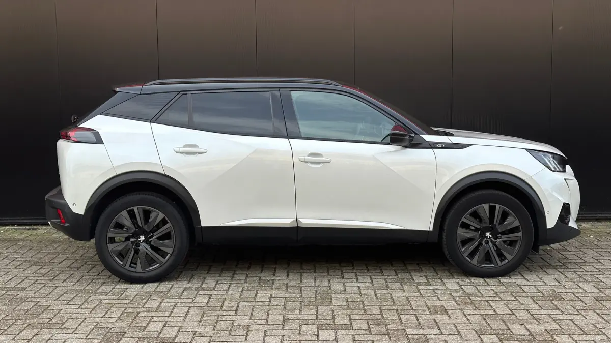 1.2 PureTech GT Pack | Apple Carplay / Android Auto | Focal geluid | Navigatie | Stoelverwarming | Adaptieve Cruise | Alcantara bekleding | Achterbank in delen neerklapbaar | Achteruitrijcam