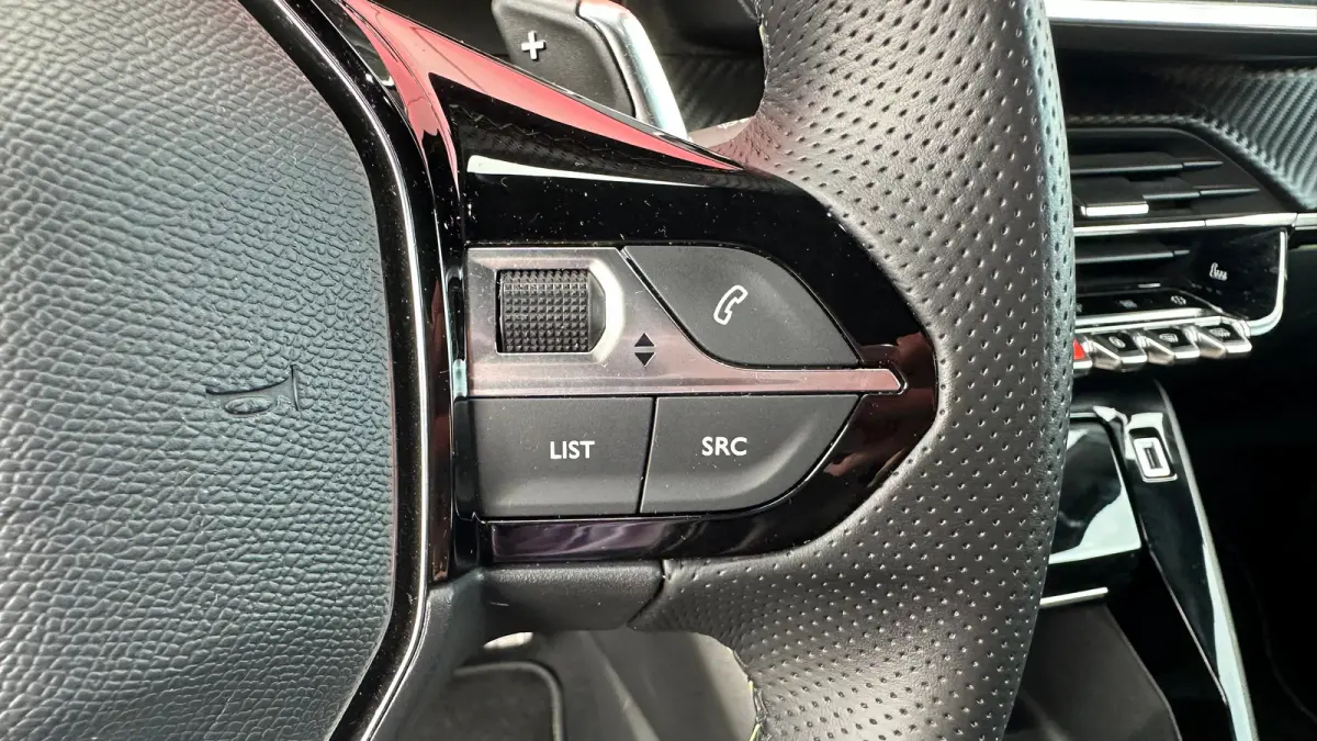 1.2 PureTech GT Pack | Apple Carplay / Android Auto | Focal geluid | Navigatie | Stoelverwarming | Adaptieve Cruise | Alcantara bekleding | Achterbank in delen neerklapbaar | Achteruitrijcam