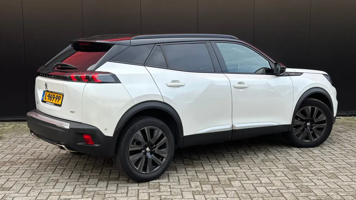 1.2 PureTech GT Pack | Apple Carplay / Android Auto | Focal geluid | Navigatie | Stoelverwarming | Adaptieve Cruise | Alcantara bekleding | Achterbank in delen neerklapbaar | Achteruitrijcam