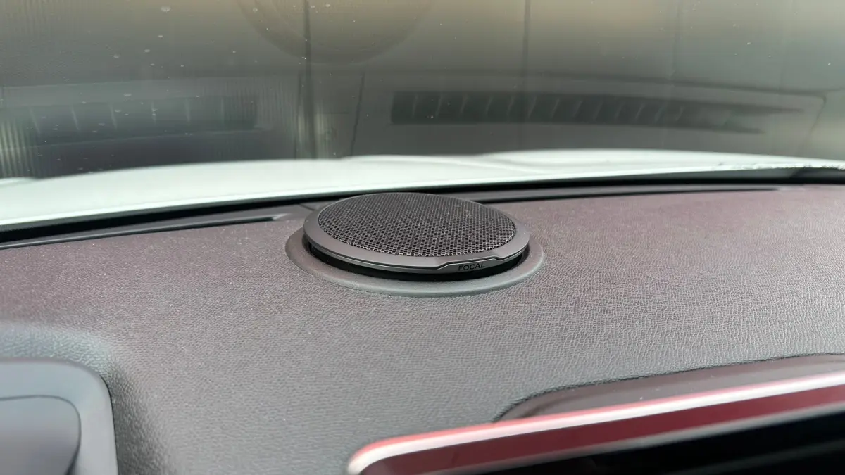 1.2 PureTech GT Pack | Apple Carplay / Android Auto | Focal geluid | Navigatie | Stoelverwarming | Adaptieve Cruise | Alcantara bekleding | Achterbank in delen neerklapbaar | Achteruitrijcam