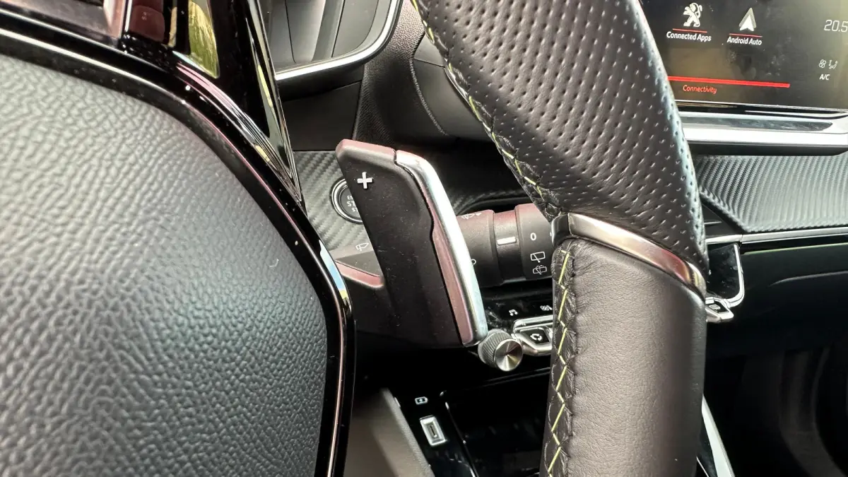 1.2 PureTech GT Pack | Apple Carplay / Android Auto | Focal geluid | Navigatie | Stoelverwarming | Adaptieve Cruise | Alcantara bekleding | Achterbank in delen neerklapbaar | Achteruitrijcam