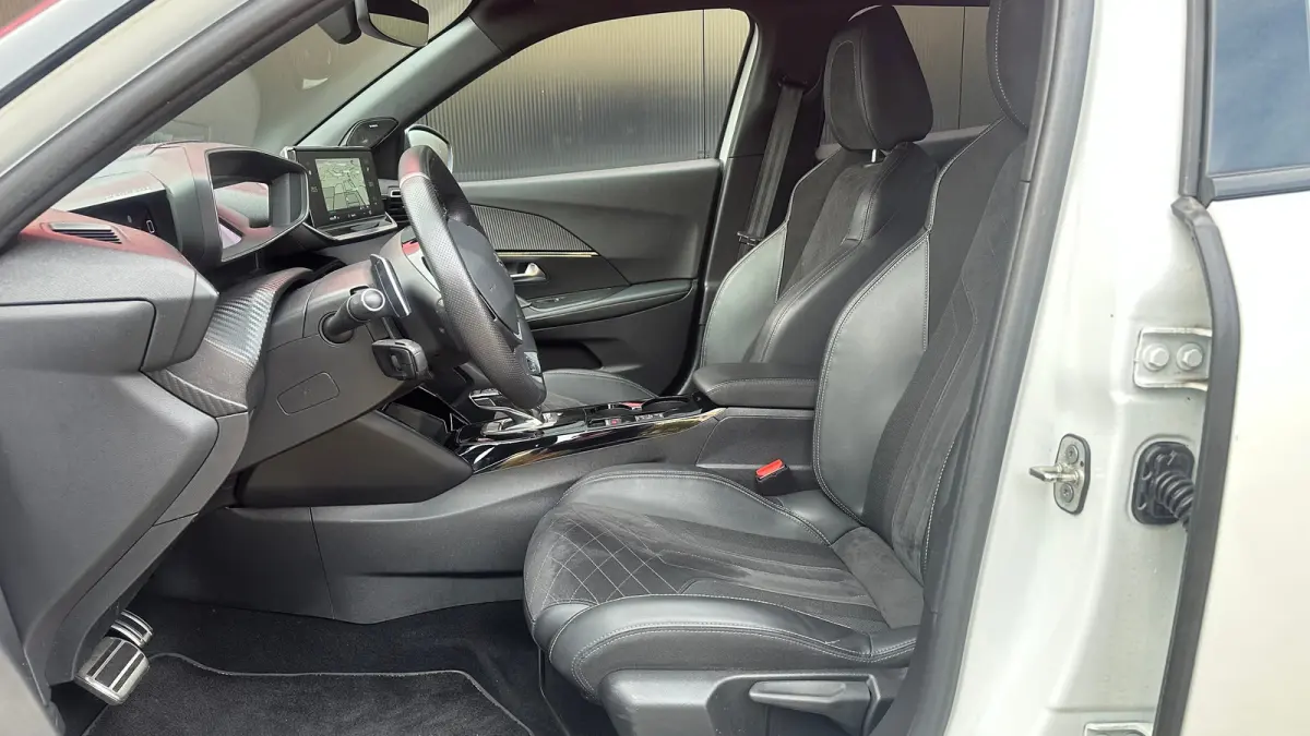 1.2 PureTech GT Pack | Apple Carplay / Android Auto | Focal geluid | Navigatie | Stoelverwarming | Adaptieve Cruise | Alcantara bekleding | Achterbank in delen neerklapbaar | Achteruitrijcam