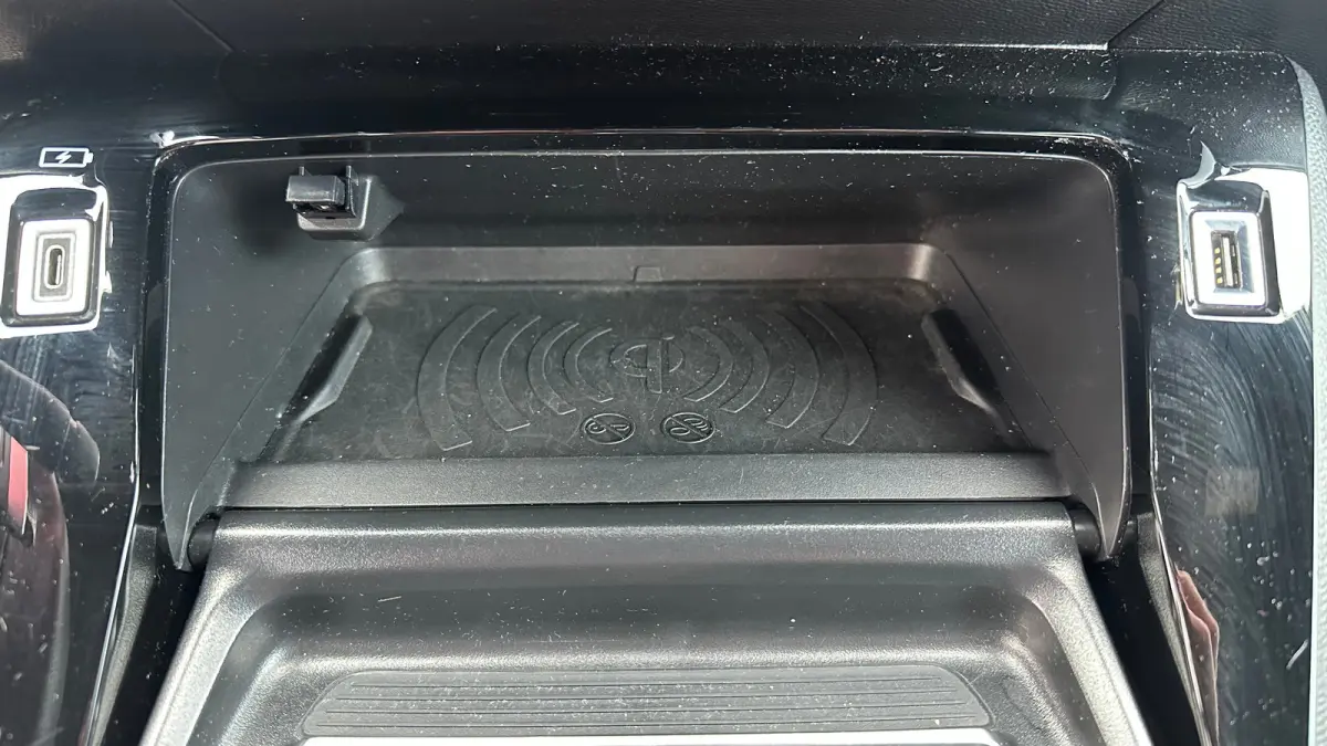 1.2 PureTech GT Pack | Apple Carplay / Android Auto | Focal geluid | Navigatie | Stoelverwarming | Adaptieve Cruise | Alcantara bekleding | Achterbank in delen neerklapbaar | Achteruitrijcam