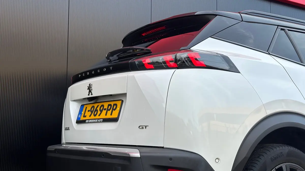 1.2 PureTech GT Pack | Apple Carplay / Android Auto | Focal geluid | Navigatie | Stoelverwarming | Adaptieve Cruise | Alcantara bekleding | Achterbank in delen neerklapbaar | Achteruitrijcam