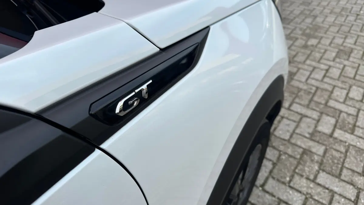 1.2 PureTech GT Pack | Apple Carplay / Android Auto | Focal geluid | Navigatie | Stoelverwarming | Adaptieve Cruise | Alcantara bekleding | Achterbank in delen neerklapbaar | Achteruitrijcam