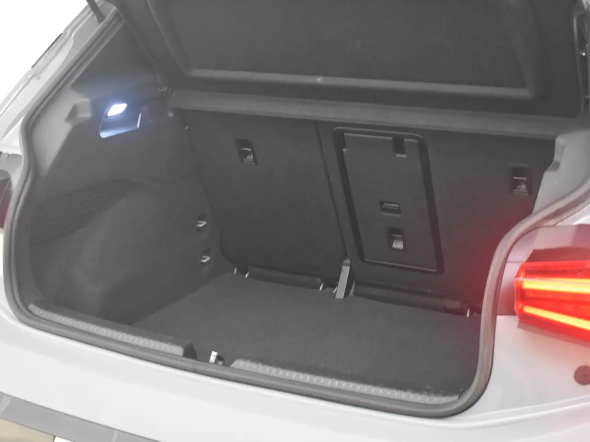 Impulse 62 kWh | Camera | Adapt Cr. Control | 94 % SoH | Stoel/stuurverw | Elekt. Verst. voorstoelen | Climate control | App connect | DAB | LED | 19"LMV