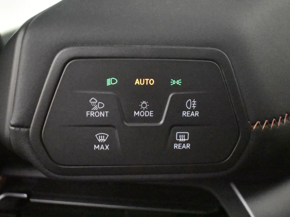 Impulse 62 kWh | Camera | Adapt Cr. Control | 94 % SoH | Stoel/stuurverw | Elekt. Verst. voorstoelen | Climate control | App connect | DAB | LED | 19"LMV