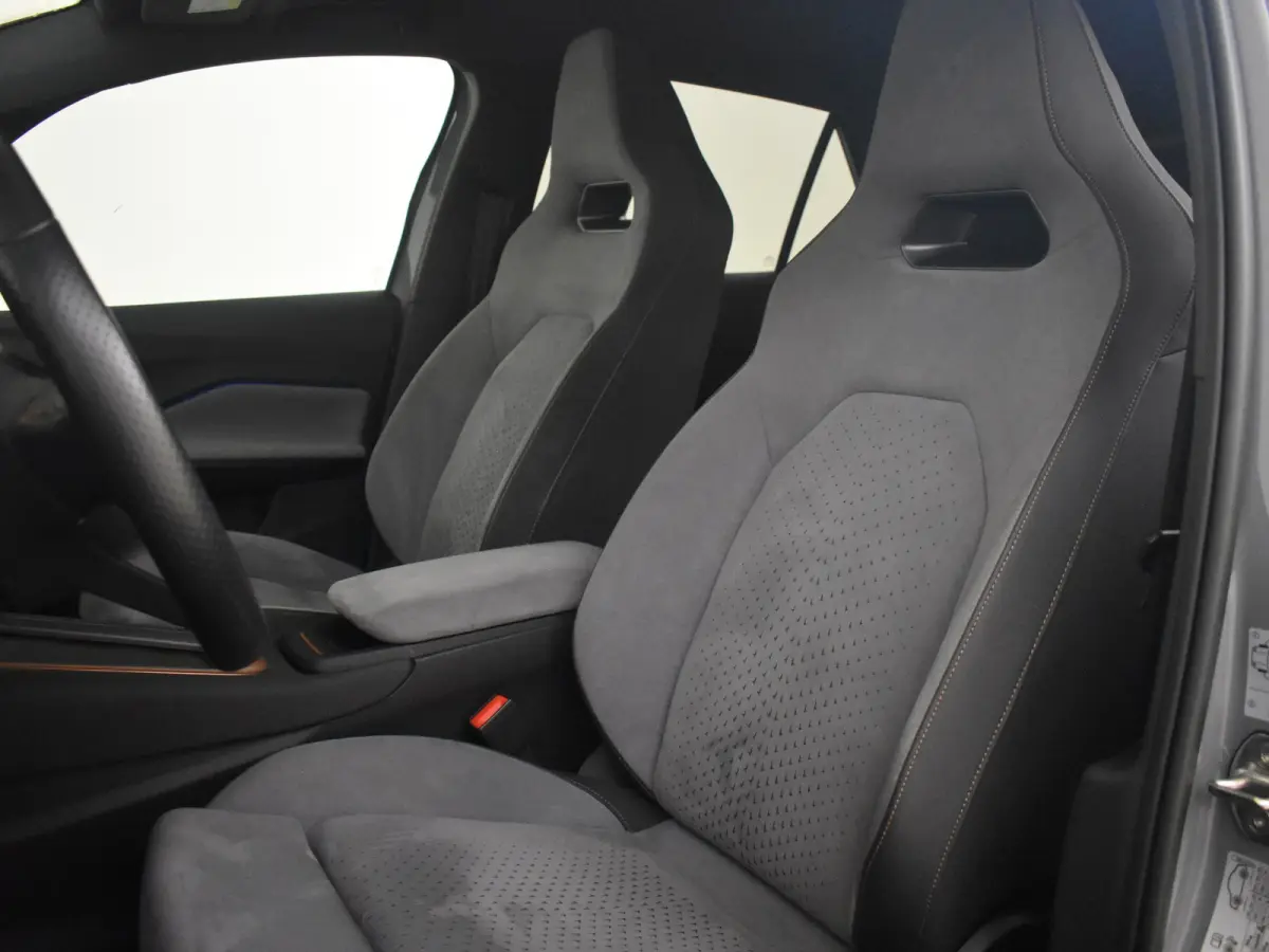 Impulse 62 kWh | Camera | Adapt Cr. Control | 94 % SoH | Stoel/stuurverw | Elekt. Verst. voorstoelen | Climate control | App connect | DAB | LED | 19"LMV