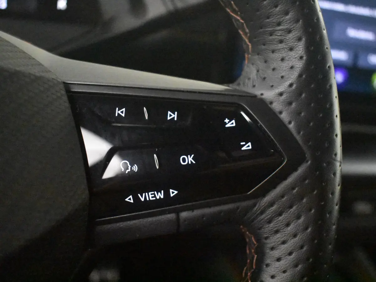 Impulse 62 kWh | Camera | Adapt Cr. Control | 94 % SoH | Stoel/stuurverw | Elekt. Verst. voorstoelen | Climate control | App connect | DAB | LED | 19"LMV