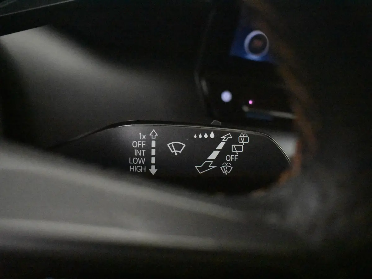 Impulse 62 kWh | Camera | Adapt Cr. Control | 94 % SoH | Stoel/stuurverw | Elekt. Verst. voorstoelen | Climate control | App connect | DAB | LED | 19"LMV