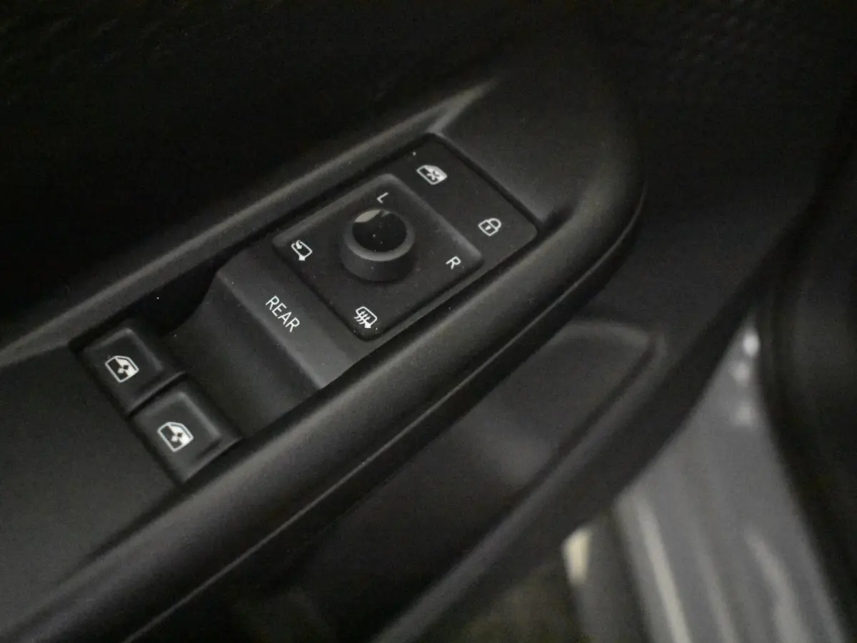 Impulse 62 kWh | Camera | Adapt Cr. Control | 94 % SoH | Stoel/stuurverw | Elekt. Verst. voorstoelen | Climate control | App connect | DAB | LED | 19"LMV