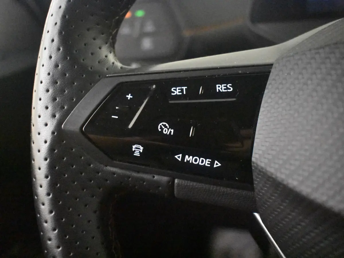Impulse 62 kWh | Camera | Adapt Cr. Control | 94 % SoH | Stoel/stuurverw | Elekt. Verst. voorstoelen | Climate control | App connect | DAB | LED | 19"LMV