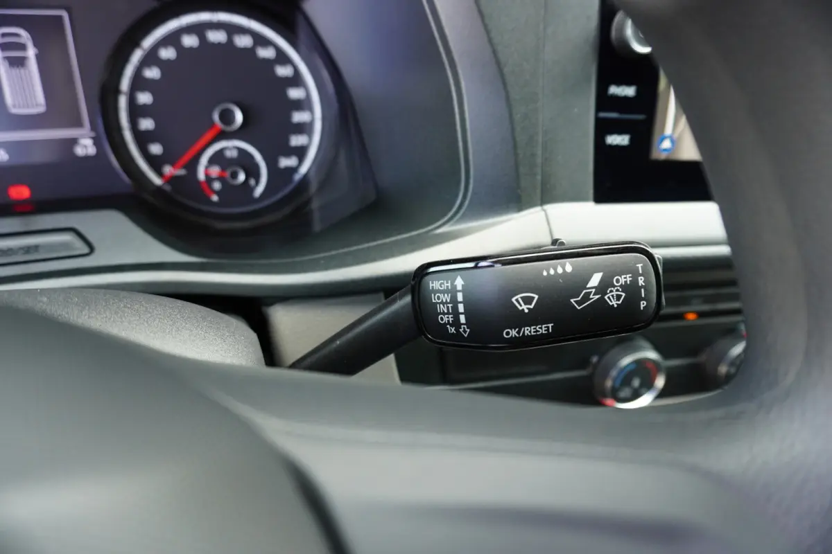 2.0 TDI L1H1 28 110pk Trekhaak Navigatie Apple Carplay Parkeersensoren Achterklep Airco