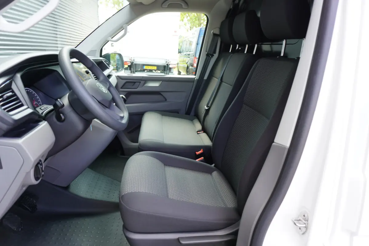 2.0 TDI L1H1 28 110pk Trekhaak Navigatie Apple Carplay Parkeersensoren Achterklep Airco