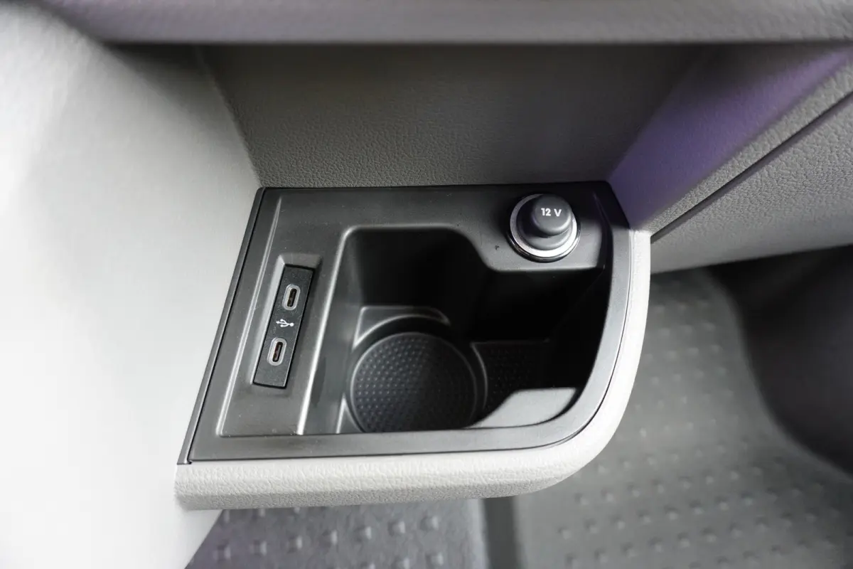 2.0 TDI L1H1 28 110pk Trekhaak Navigatie Apple Carplay Parkeersensoren Achterklep Airco