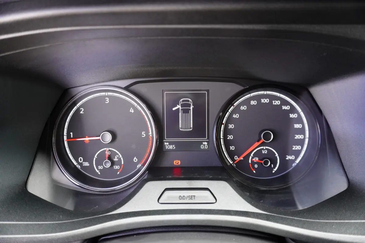 2.0 TDI L1H1 28 110pk Trekhaak Navigatie Apple Carplay Parkeersensoren Achterklep Airco
