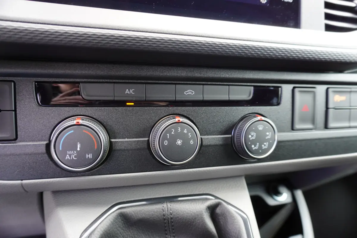 2.0 TDI L1H1 28 110pk Trekhaak Navigatie Apple Carplay Parkeersensoren Achterklep Airco