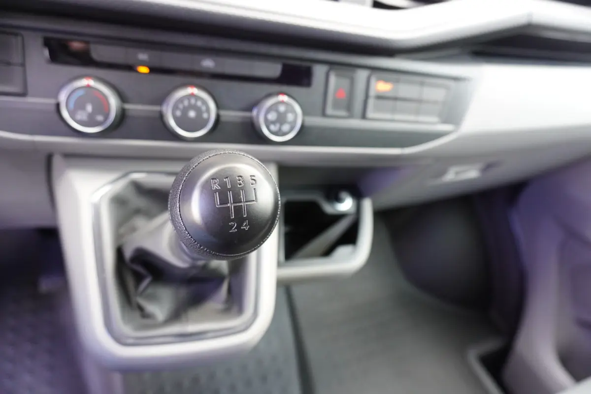 2.0 TDI L1H1 28 110pk Trekhaak Navigatie Apple Carplay Parkeersensoren Achterklep Airco