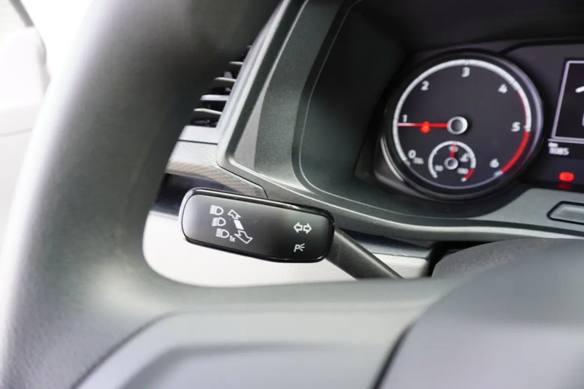 2.0 TDI L1H1 28 110pk Trekhaak Navigatie Apple Carplay Parkeersensoren Achterklep Airco