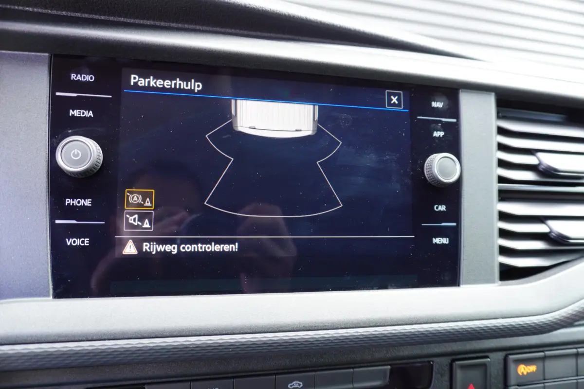 2.0 TDI L1H1 28 110pk Trekhaak Navigatie Apple Carplay Parkeersensoren Achterklep Airco