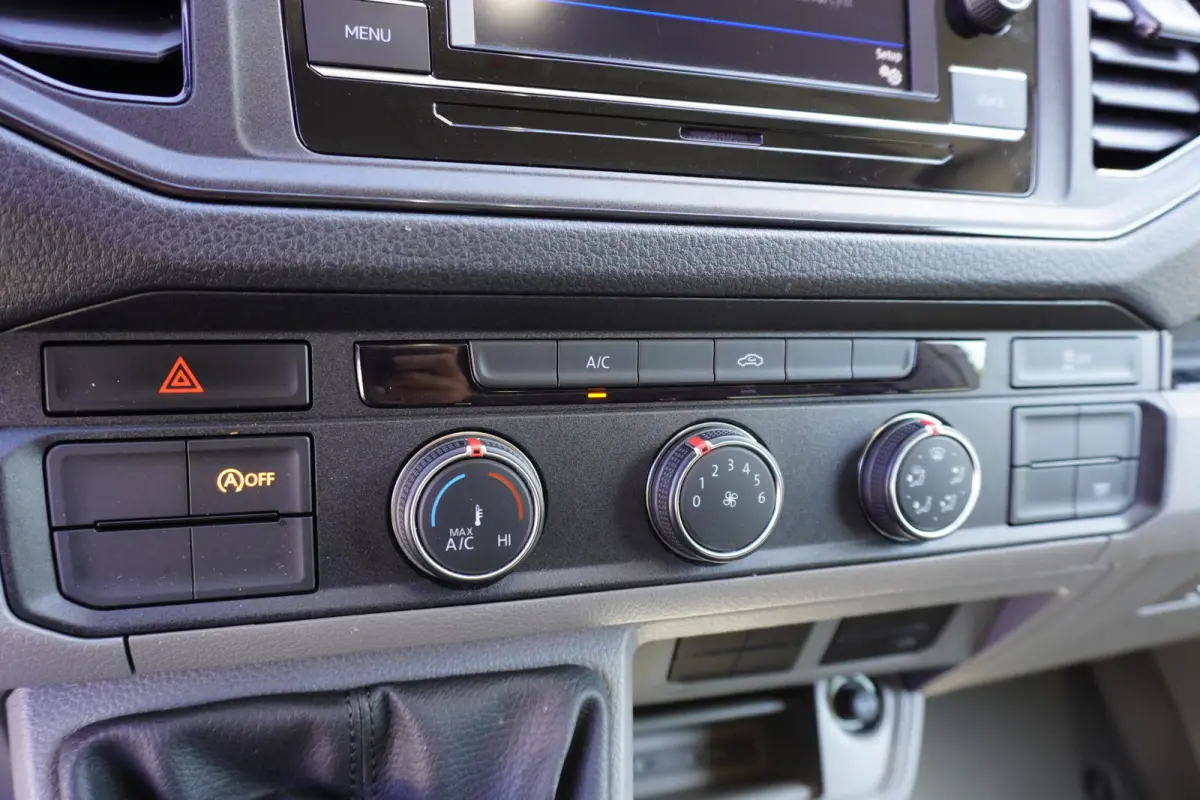 140pk Bakwagen 430x212x212 Laadklep Zijdeur 140pk Apple Carplay Cruise control