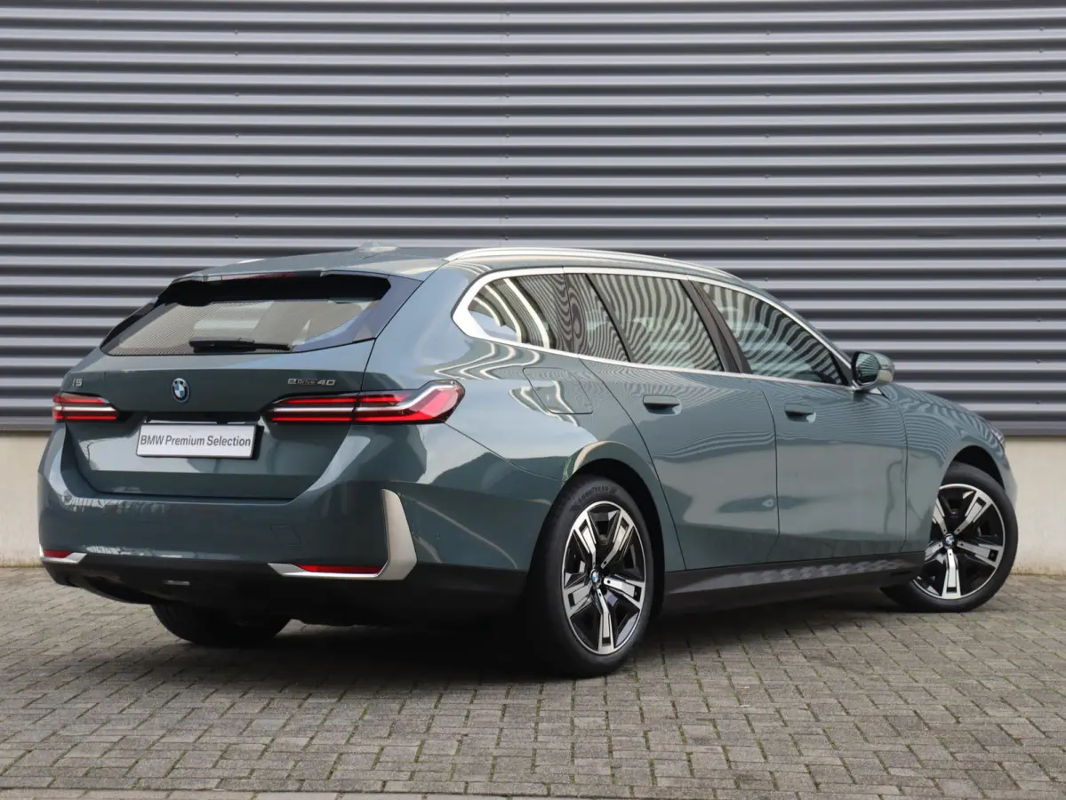eDrive40 | SoH 98% | Pure Edition | Driving Assistant Plus | Verwarmbare Voorstoelen | Harman Kardon | Camera | Ambiance Verlichting | 19'' LMV