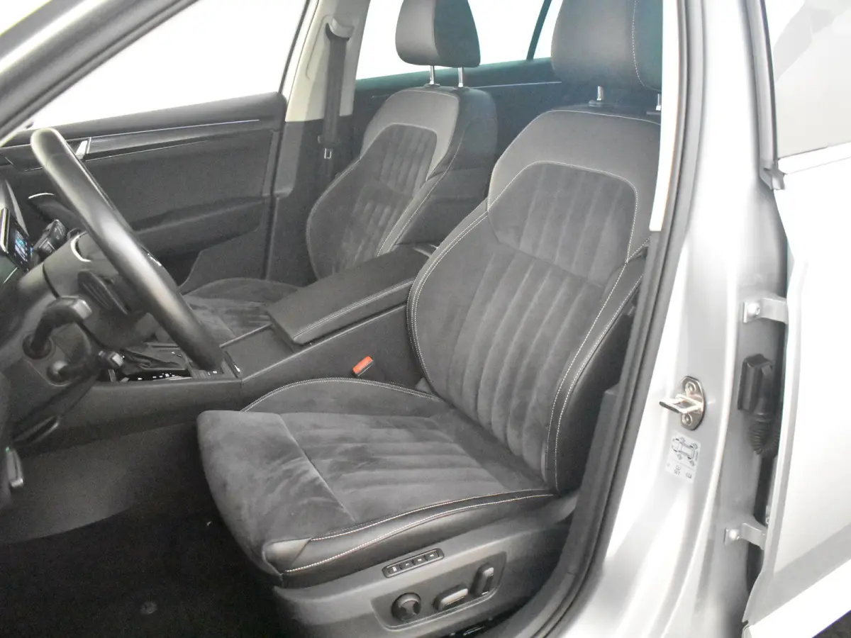 1.4 TSI iV Sportline Business 218PK DSG/AUTO l Elektr. Klep l Achteruitrijcamera | App Connect | Matrix LED l Elektr. Stoel incl Memory l Stoel en stuurverwarming l Cruise contr Adapt | Dode