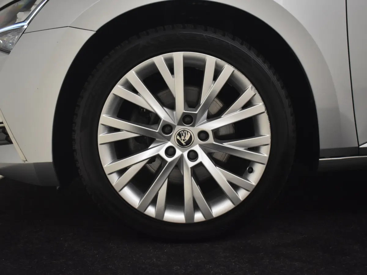 1.4 TSI iV Sportline Business 218PK DSG/AUTO l Elektr. Klep l Achteruitrijcamera | App Connect | Matrix LED l Elektr. Stoel incl Memory l Stoel en stuurverwarming l Cruise contr Adapt | Dode