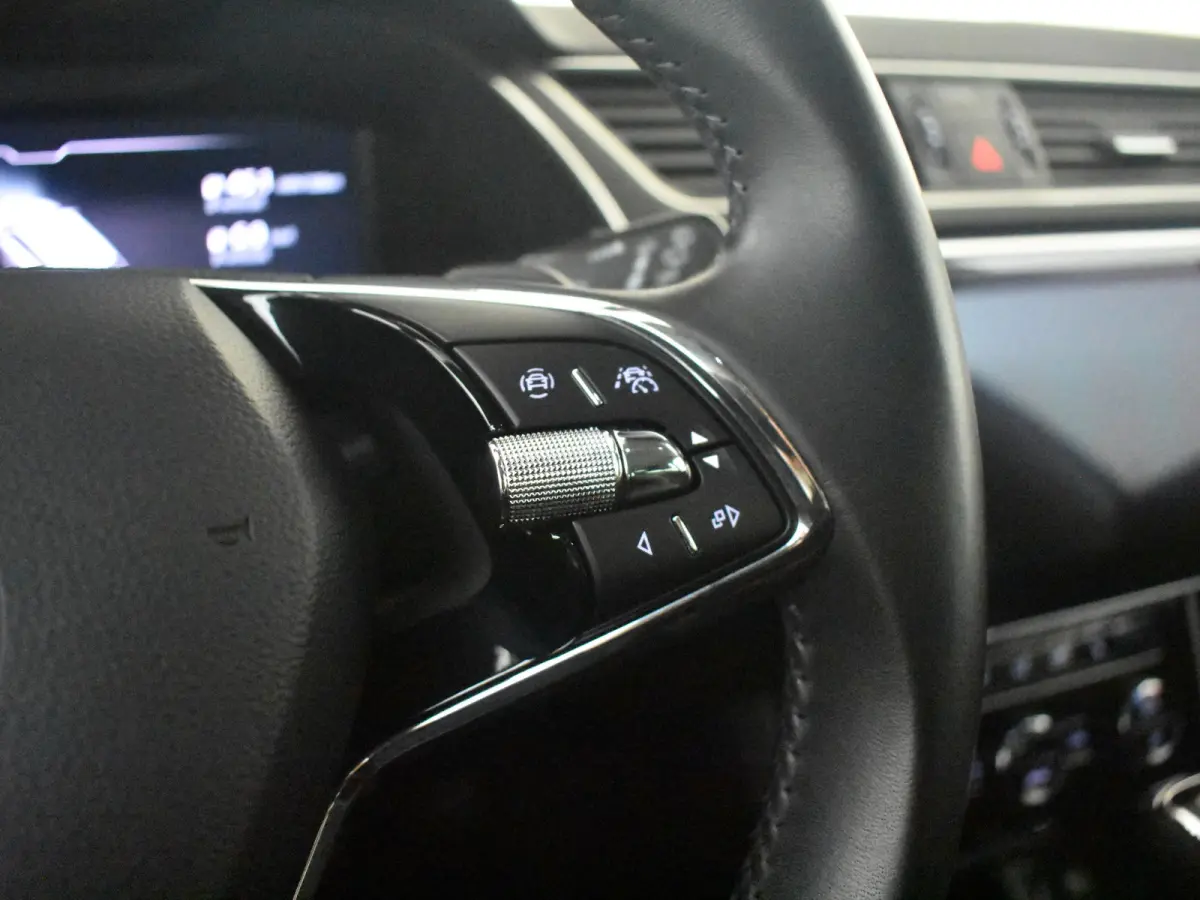 1.4 TSI iV Sportline Business 218PK DSG/AUTO l Elektr. Klep l Achteruitrijcamera | App Connect | Matrix LED l Elektr. Stoel incl Memory l Stoel en stuurverwarming l Cruise contr Adapt | Dode