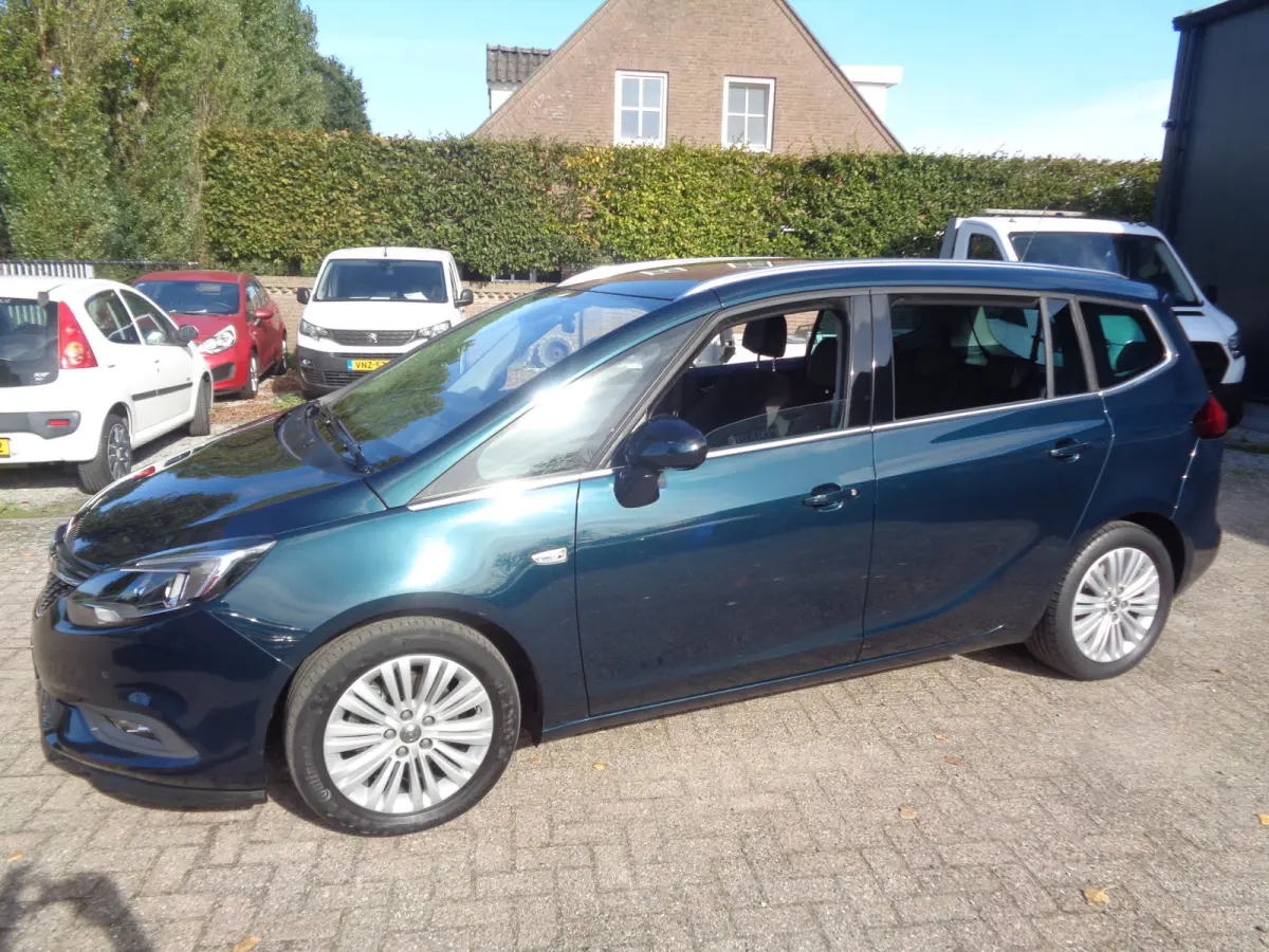Opel Zafira 2019 Benzine Handgeschakeld leasen