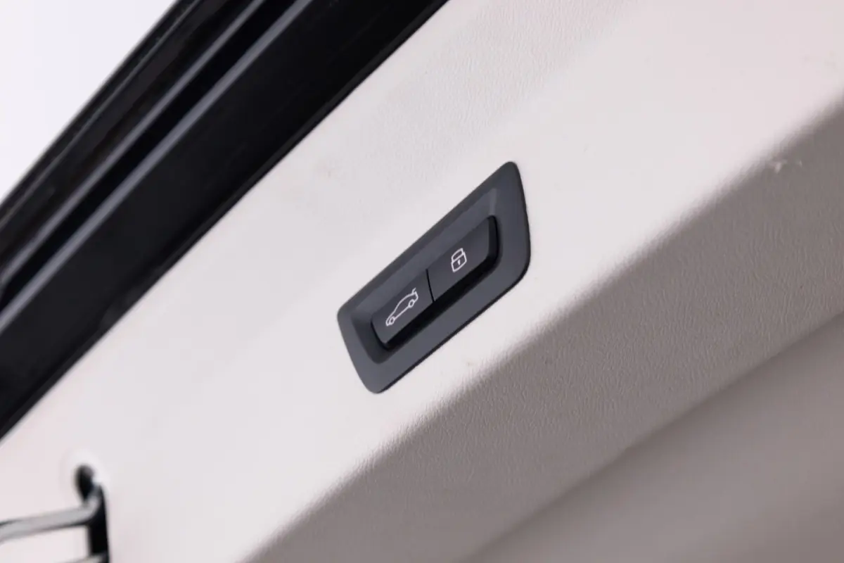 xDrive30e High Executive | PANORAMADAK | LEDER | PHEV !
