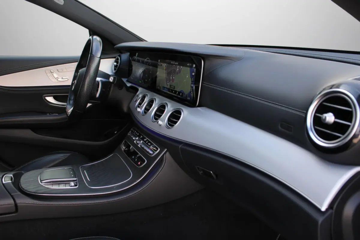 300e AMG Line NIGHT PAKKET PANORAMADAK LEDER MEMORY BURMESTER 360-CAMERA KEY-LESS GO <<NL AUTO>>