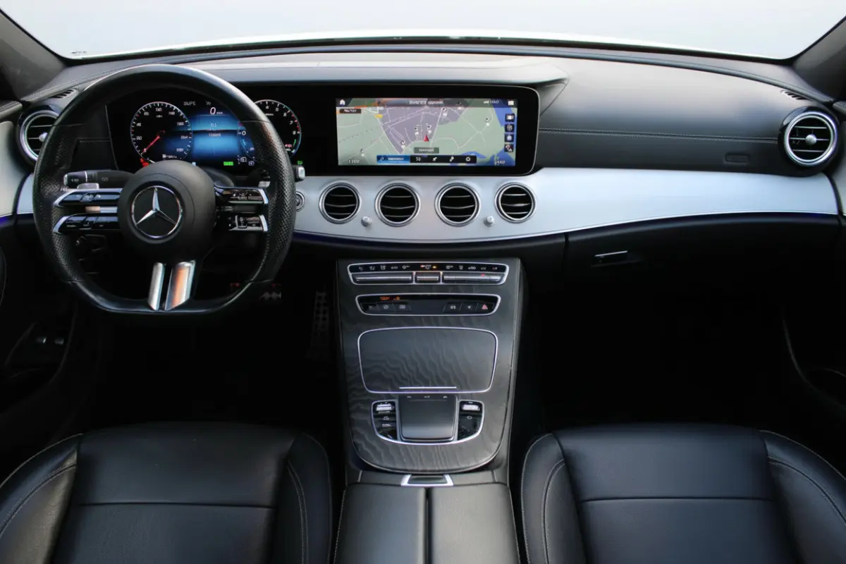 300e AMG Line NIGHT PAKKET PANORAMADAK LEDER MEMORY BURMESTER 360-CAMERA KEY-LESS GO <<NL AUTO>>