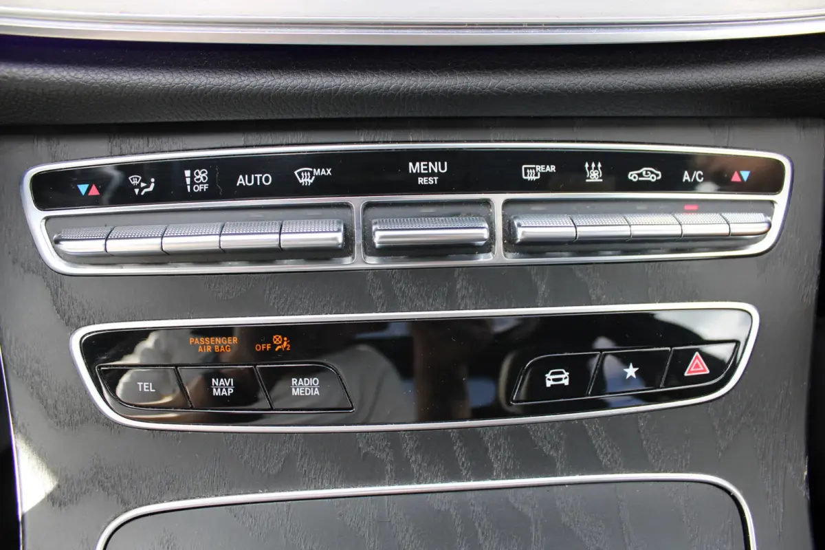 300e AMG Line NIGHT PAKKET PANORAMADAK LEDER MEMORY BURMESTER 360-CAMERA KEY-LESS GO <<NL AUTO>>