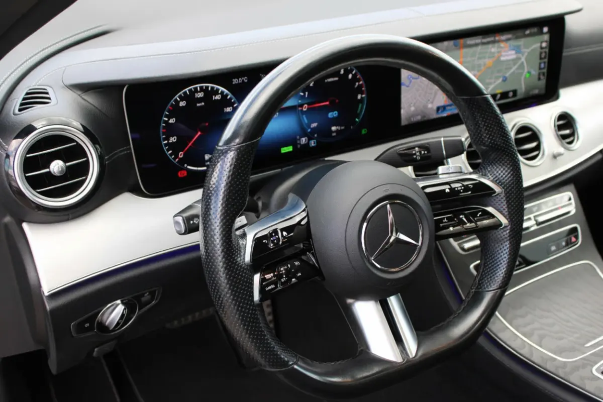 300e AMG Line NIGHT PAKKET PANORAMADAK LEDER MEMORY BURMESTER 360-CAMERA KEY-LESS GO <<NL AUTO>>