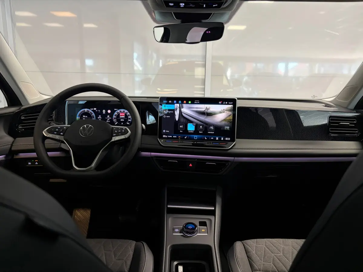 Life Edition 1.5 eHybrid | Vooraad deal | Panoramdak | 18" Napoli Velgen | CarPlay |