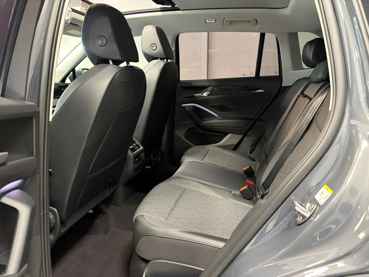 Life Edition 1.5 eHybrid | Vooraad deal | Panoramdak | 18" Napoli Velgen | CarPlay |