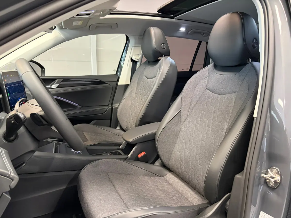 Life Edition 1.5 eHybrid | Vooraad deal | Panoramdak | 18" Napoli Velgen | CarPlay |