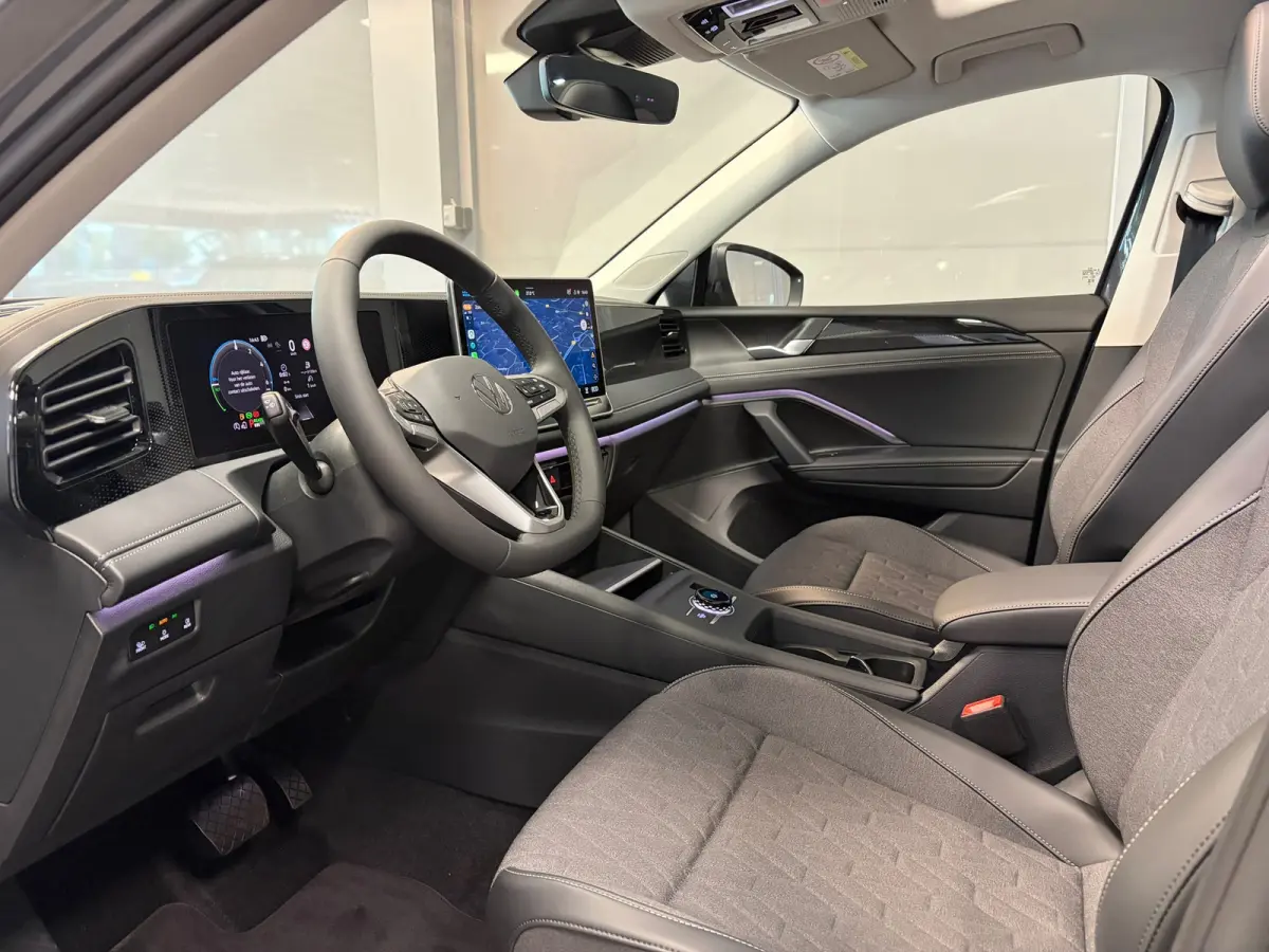Life Edition 1.5 eHybrid | Vooraad deal | Panoramdak | 18" Napoli Velgen | CarPlay |