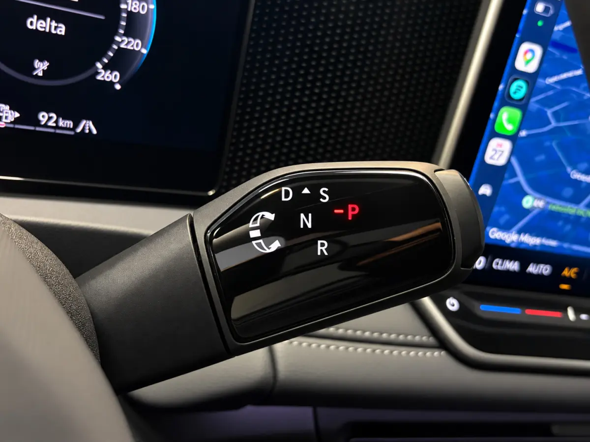 Life Edition 1.5 eHybrid | Vooraad deal | Panoramdak | 18" Napoli Velgen | CarPlay |