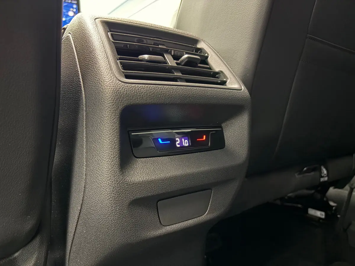 Life Edition 1.5 eHybrid | Vooraad deal | Panoramdak | 18" Napoli Velgen | CarPlay |