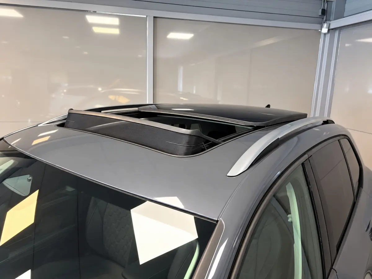 Life Edition 1.5 eHybrid | Vooraad deal | Panoramdak | 18" Napoli Velgen | CarPlay |