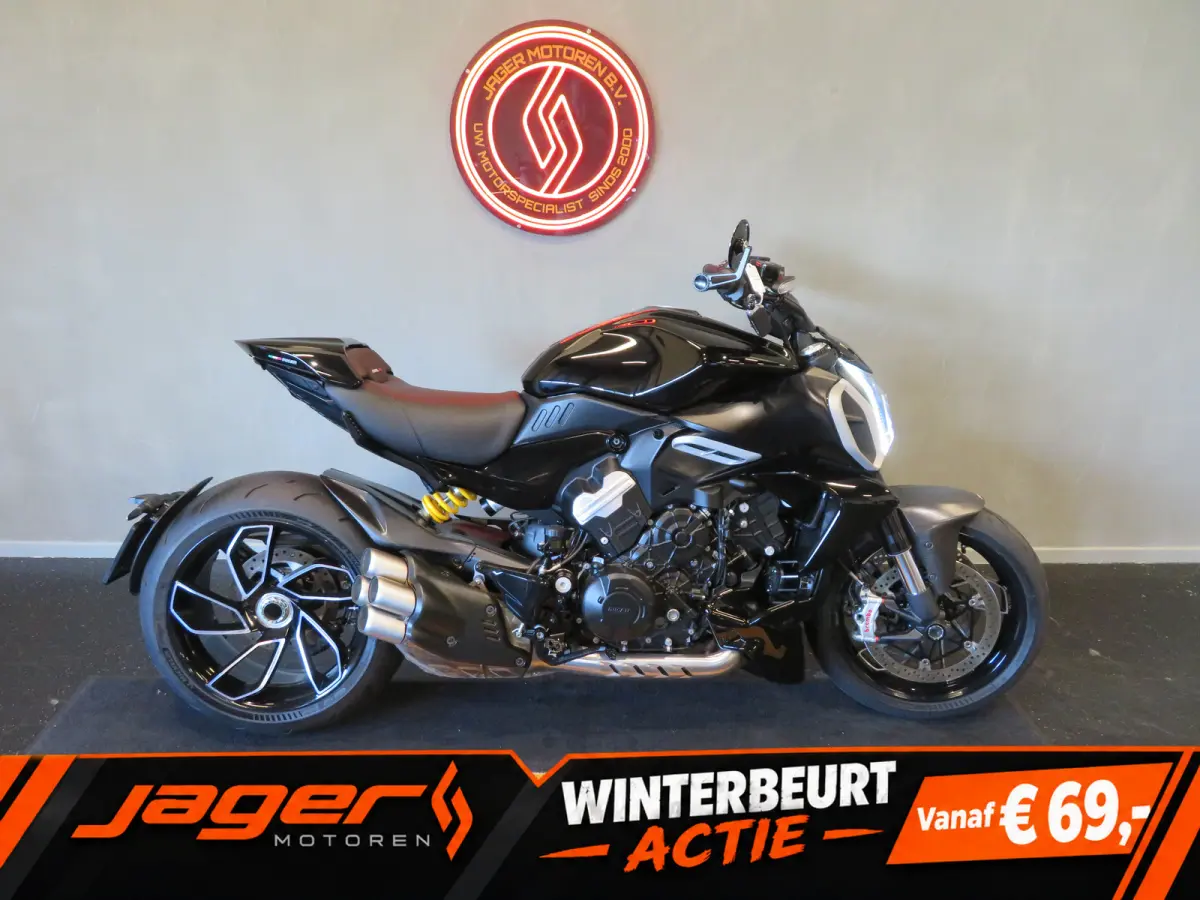 V4 BLACK! NIEUWSTAAT!