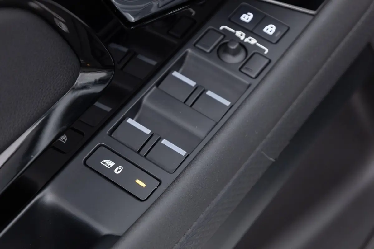 1.5 P300e AWD R-Dynamic S | LEDER | EL. STOELEN | Full LED !