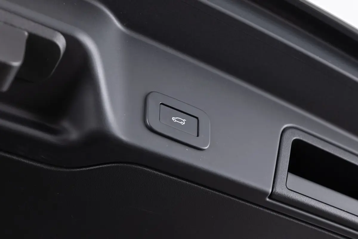 1.5 P300e AWD R-Dynamic S | LEDER | EL. STOELEN | Full LED !