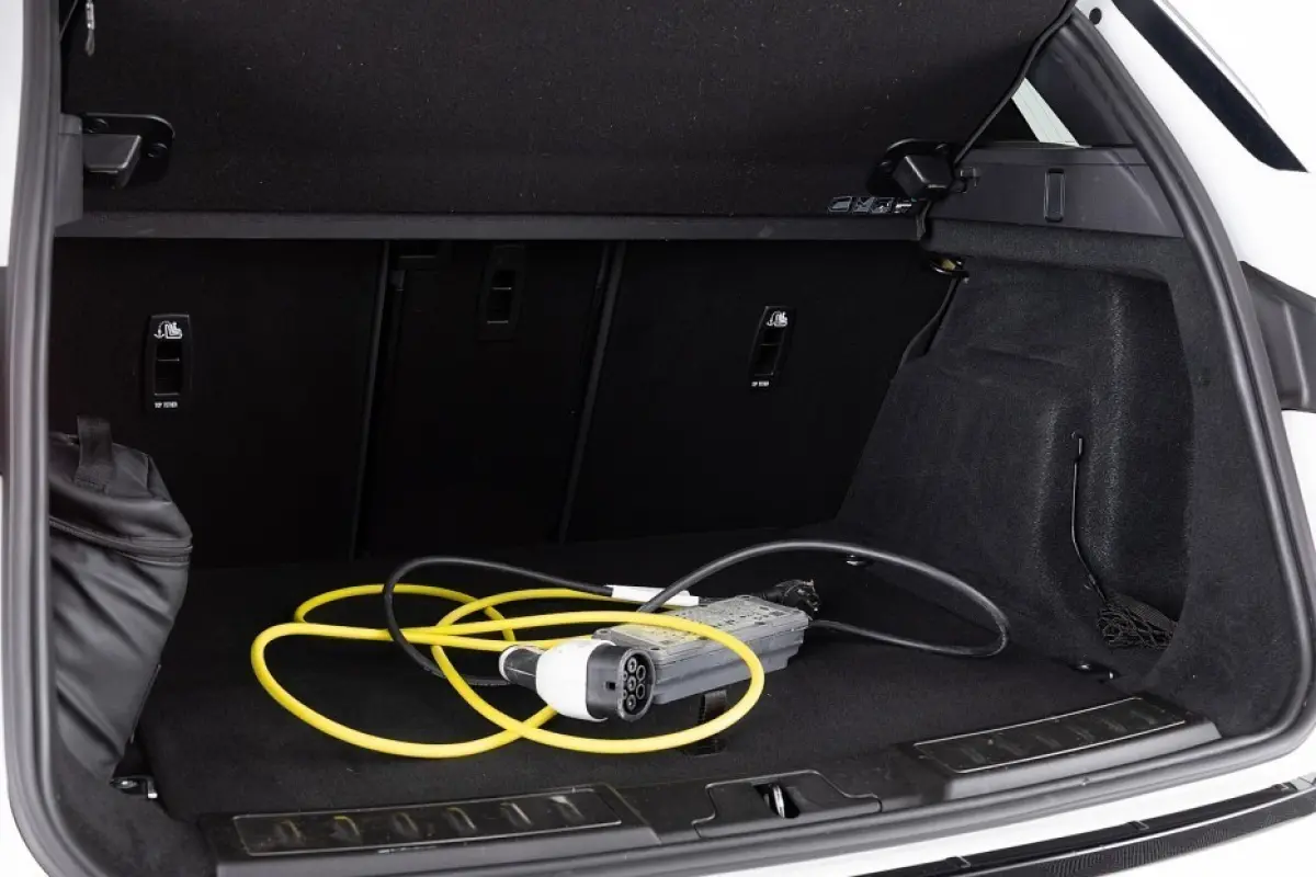 1.5 P300e AWD R-Dynamic S | LEDER | EL. STOELEN | Full LED !